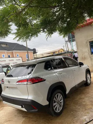 Toyota Corolla Cross 1.8 Hybrid AWD 2022 White