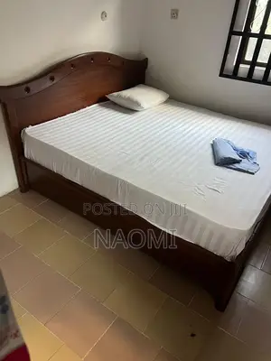 Queen Size Wooden Bed Frame With Mattress