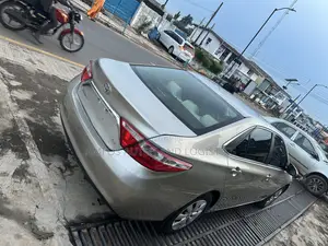 Toyota Camry LE 4dr Sedan (2.5L 4cyl 6A) 2015 Gold