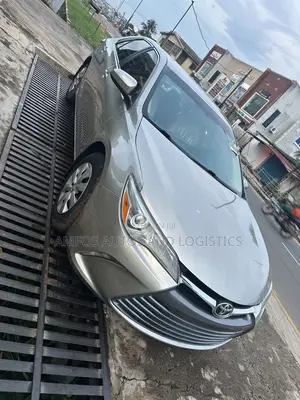 Toyota Camry LE 4dr Sedan (2.5L 4cyl 6A) 2015 Gold