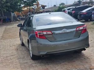 Toyota Camry XLE V6 4dr Sedan (3.5L 6cyl 6A) 2013 Gray