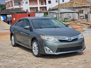 Toyota Camry XLE V6 4dr Sedan (3.5L 6cyl 6A) 2013 Gray