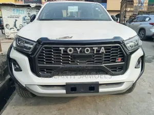 New Toyota Hilux 2025 White