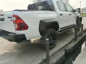 New Toyota Hilux 2025 White