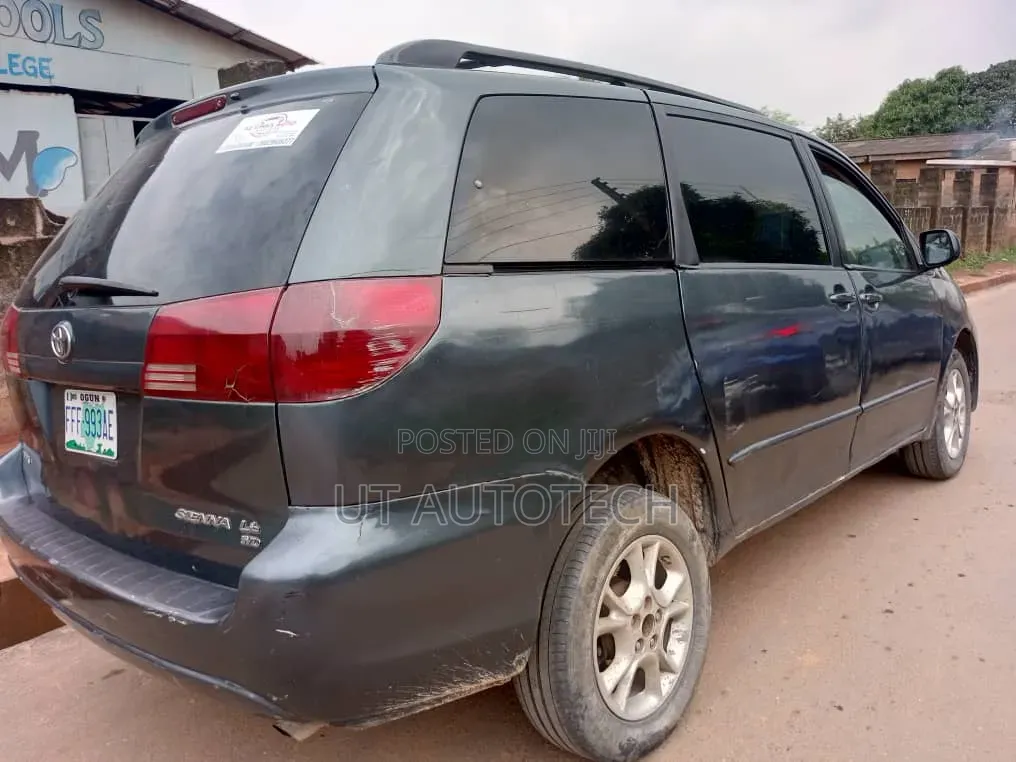 Toyota Sienna 2005 Gray