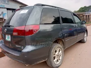 Toyota Sienna 2005 Gray