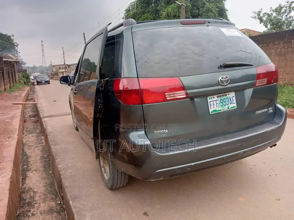 Toyota Sienna 2005 Gray