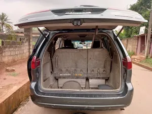 Toyota Sienna 2005 Gray