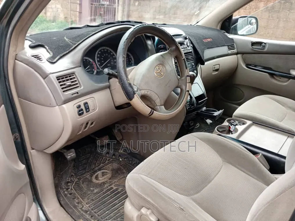 Toyota Sienna 2005 Gray