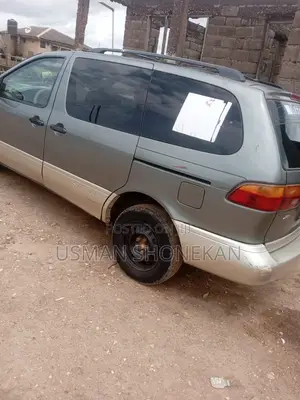 Toyota HiAce 2000 Grey