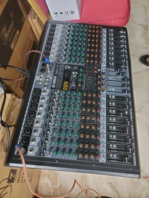 Yamaha 16-Channel Professional Console Mixer