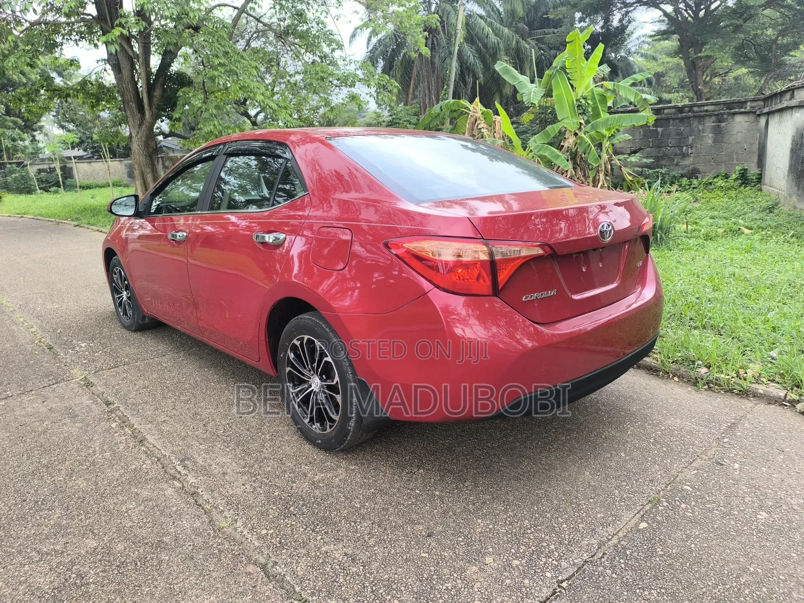 Toyota Corolla LE Eco (1.8L 4cyl 2A) 2019 Red