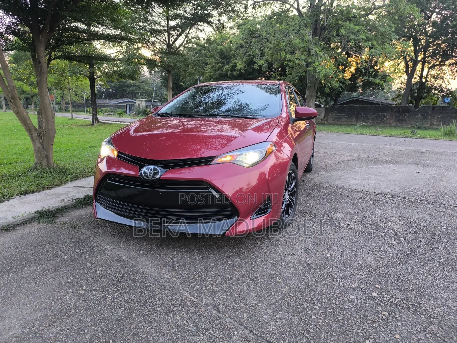 Toyota Corolla LE Eco (1.8L 4cyl 2A) 2019 Red