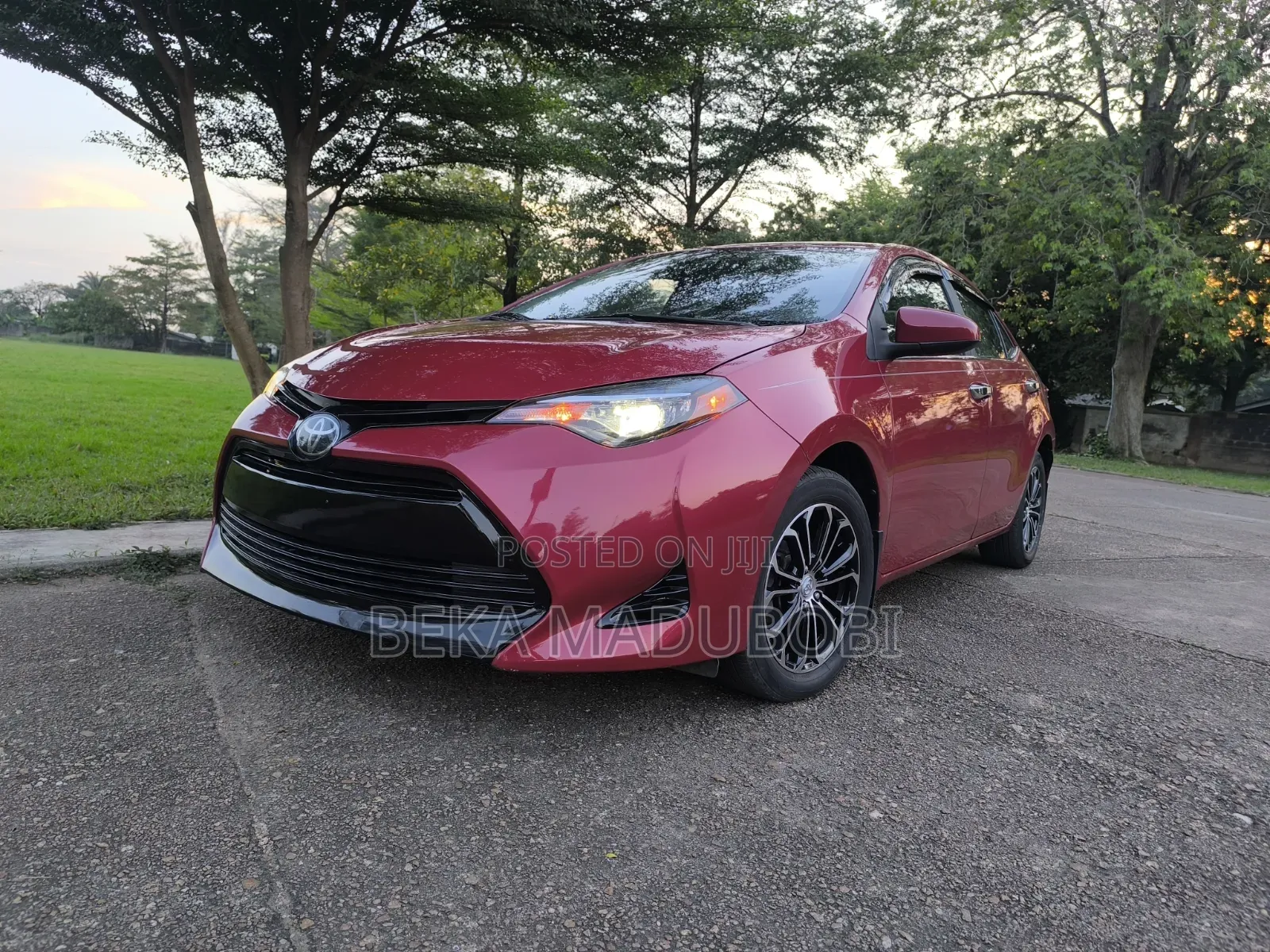 Toyota Corolla LE Eco (1.8L 4cyl 2A) 2019 Red
