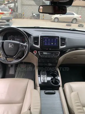 Honda Pilot Touring 4dr SUV 4WD (3.5L 6cyl 9A) 2017 White