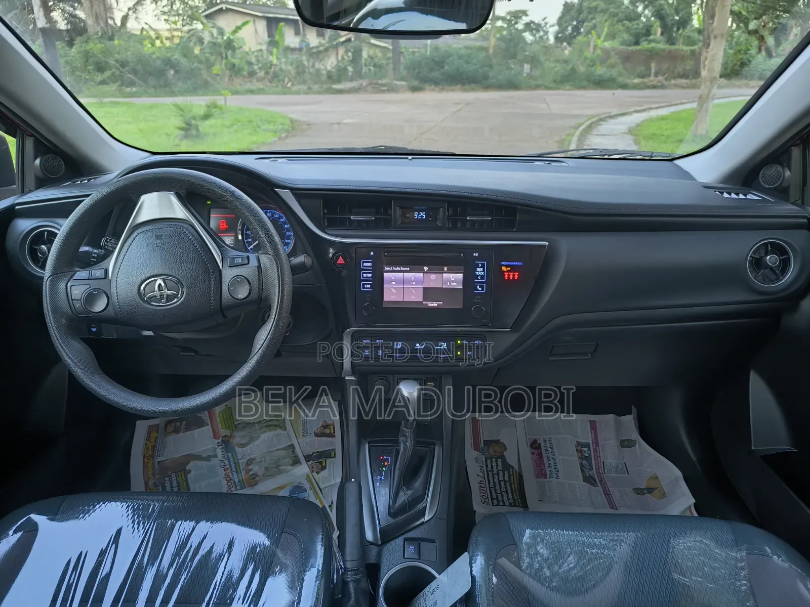 Toyota Corolla LE Eco (1.8L 4cyl 2A) 2019 Red