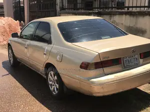 Toyota Camry 2000 Gold