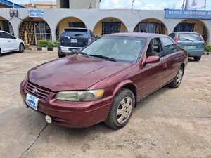 Toyota Camry 2000 Red