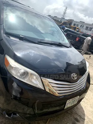Toyota Sienna LE 7-Passenger 4dr Minivan AWD (3.5L 6cyl 6A) 2014 Black