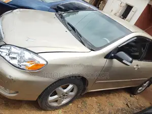 Toyota Corolla 2004 Gold