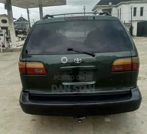 Toyota Sienna 2000 Black