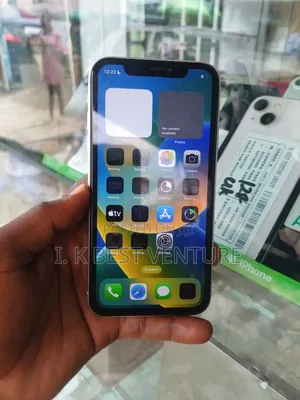 Apple iPhone XR 64 GB White