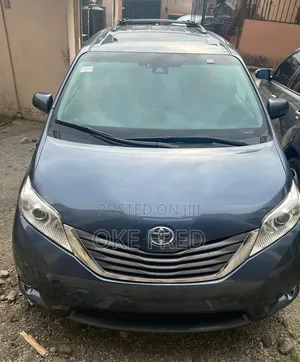 Toyota Sienna 2013 Blue