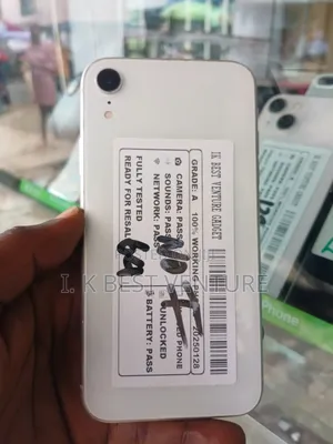 Apple iPhone XR 64 GB White