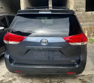 Toyota Sienna 2013 Blue