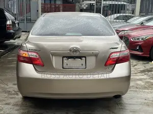 Toyota Camry LE 4dr Sedan (2.4L 4cyl 5A) 2009 Gold