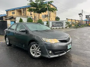 Toyota Camry SE 4dr Sedan (2.5L 4cyl 6A) 2014 Gray
