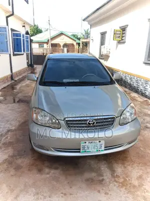 Toyota Corolla LE 2004