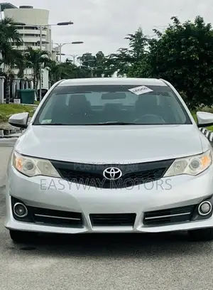 Toyota Camry SE 4dr Sedan (2.5L 4cyl 6A) 2014 Silver