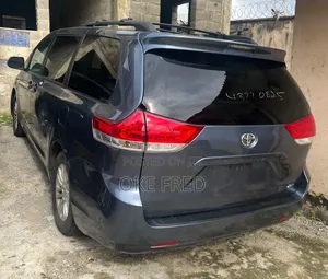Toyota Sienna 2013 Blue