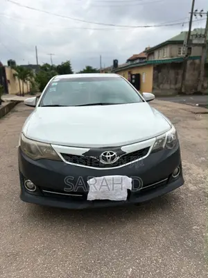 Toyota Camry SE Sport 4dr Sedan (2.5L 4cyl 6A) 2014 White