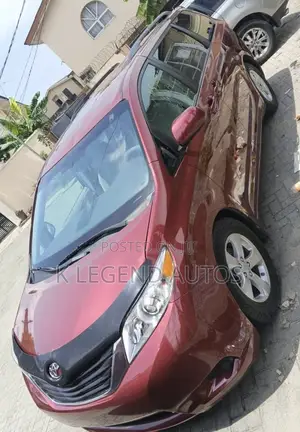 Toyota Sienna LE 8-Passenger 4dr Minivan (3.5L 6cyl 6A) 2014 Red