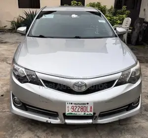 Toyota Camry SE 4dr Sedan (2.5L 4cyl 6A) 2013 Silver