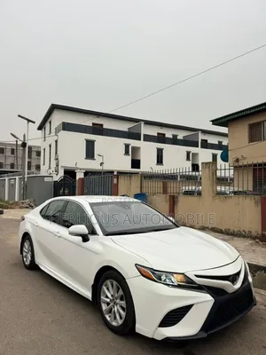 Toyota Camry 2018 White