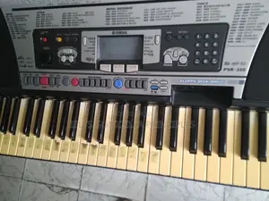 Standard Yamaha Psr 350 Keyboard With Bag And Adapter.