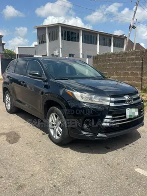 Toyota Highlander LE 4dr SUV AWD (3.5L 6cyl 6A) 2014 Black