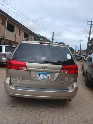 Toyota Sienna XLE 2005 Gold