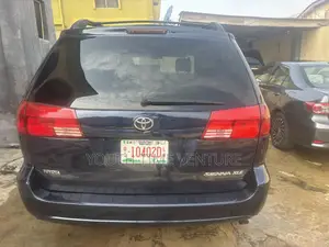 Toyota Sienna XLE 2005 Blue
