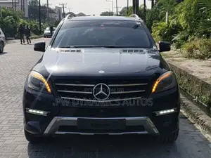 Mercedes-Benz M Class ML350 4MATIC 4dr SUV AWD (3.5L 6cyl 7A) 2014 Blue