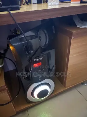 Djack With Three Speakers