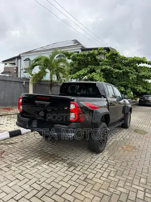 New Toyota Hilux 2025 Black
