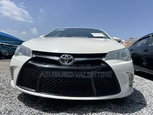 Toyota Camry SE 4dr Sedan (2.5L 4cyl 6A) 2016 White