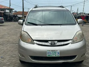 Toyota Sienna 2008 Silver