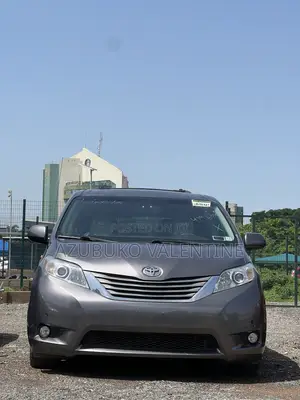Toyota Sienna XLE AWD 7-Passenger 2013 Gray