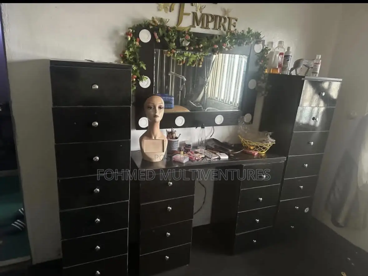 Make Up Desk