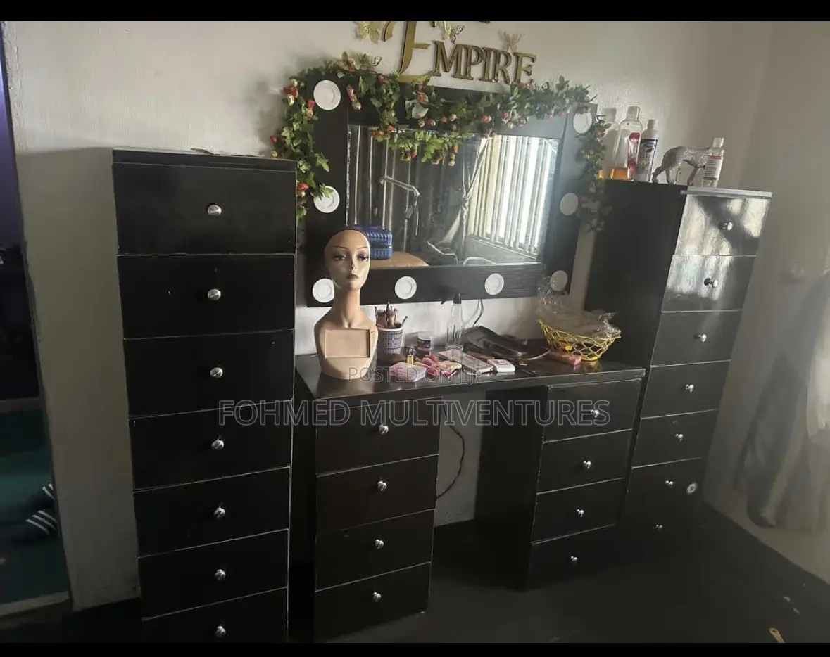 Make Up Desk